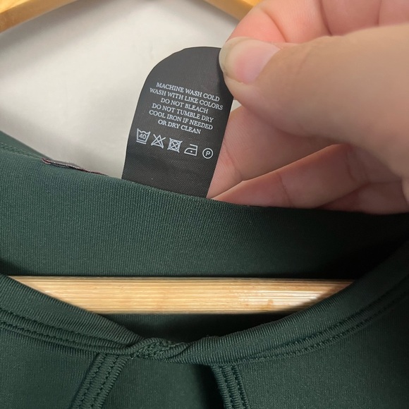 Greyson tulia top in dark green size medium embroidered with st.ives on sleeve - Picture 5 of 8